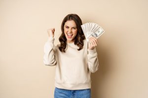 enthusiastic modern woman winning money got cash celebrating shouting joy standing against be Estudio Jurídico Especializado en Derecho Laboral, Comercial y Societario | Analía Durán Abogados Analía Durán Abogados Derecho Laboral en la Ciudad de Buenos Aires Analía Durán Abogados,derecho comercial,derecho societario,derecho laboral empresarial,abogados para empresas,asesoramiento legal corporativo
