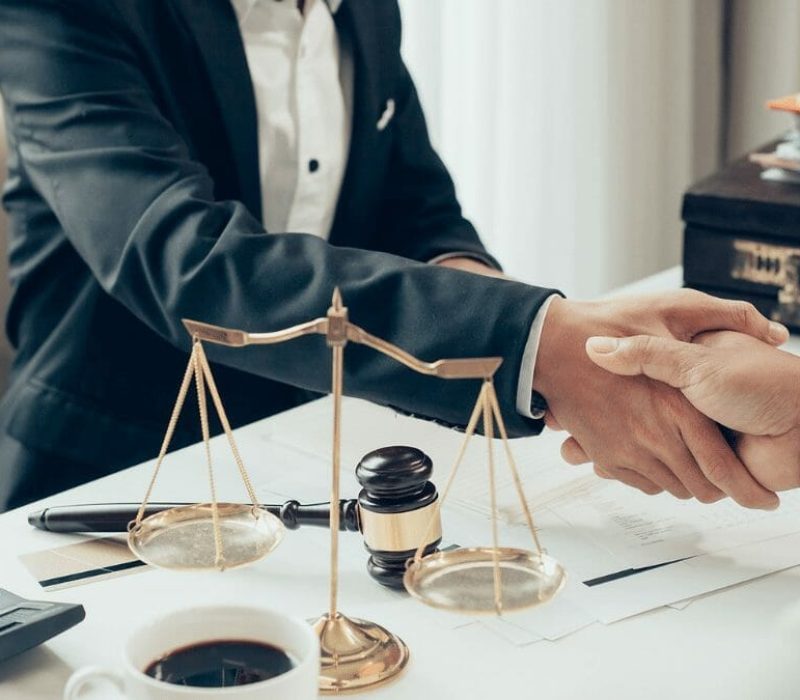 Consultoría en Derecho Societario, contratos comerciales y alianzas estratégicas